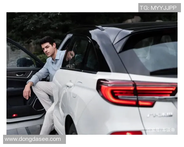 足球明星与奥迪A8的完美结合展现豪华与运动的极致魅力